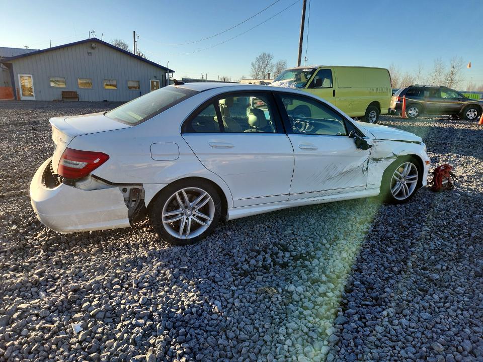 2014 Mercedes-benz C მანქანა იყიდება აუქციონზე, vin: WDDGF8AB2EA913135, აუქციონის ნომერი: 78808615