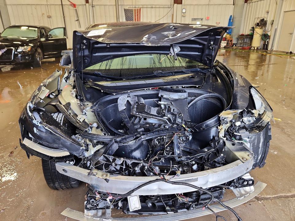 Продажа на аукционе авто 2018 Tesla Model 3, vin: 5YJ3E1EB5JF090652, номер лота: 76142865