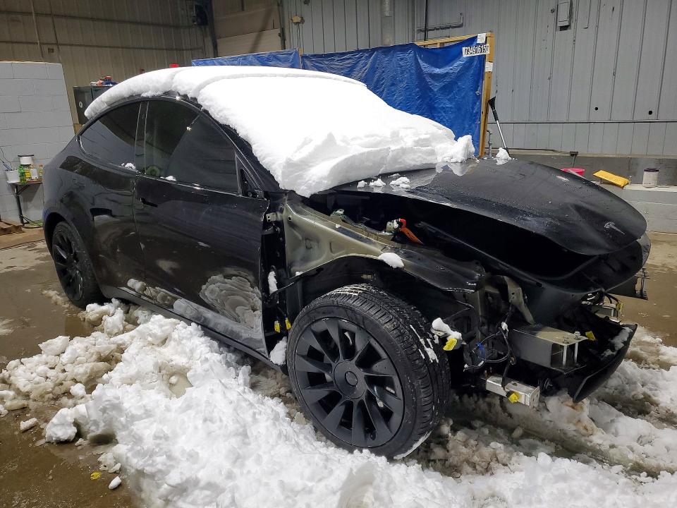 76233555 :رقم المزاد ، 5YJYGAEE1MF195106 vin ، 2021 Tesla Model Y مزاد بيع