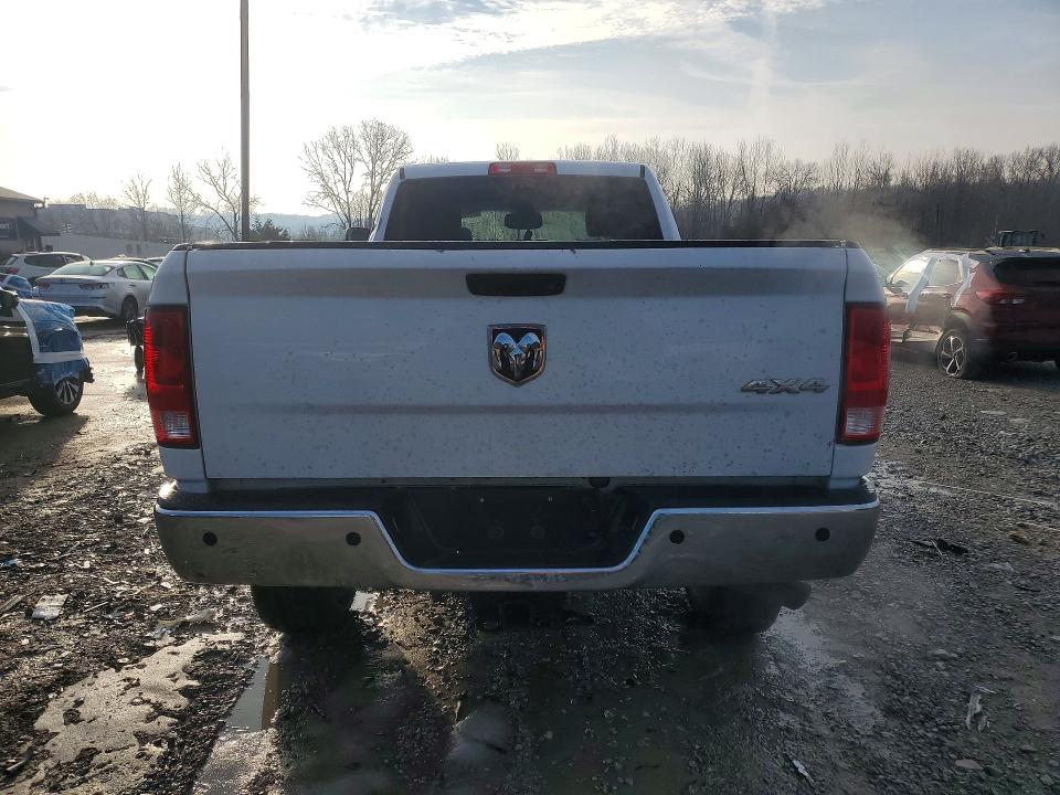 76825215 :رقم المزاد ، 3C6UR5HJ9JG425321 vin ، 2018 Ram 2500 مزاد بيع