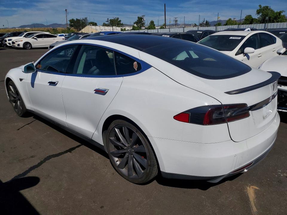 2014 Tesla Model S მანქანა იყიდება აუქციონზე, vin: 5YJSA1H11EFP45275, აუქციონის ნომერი: 78377385
