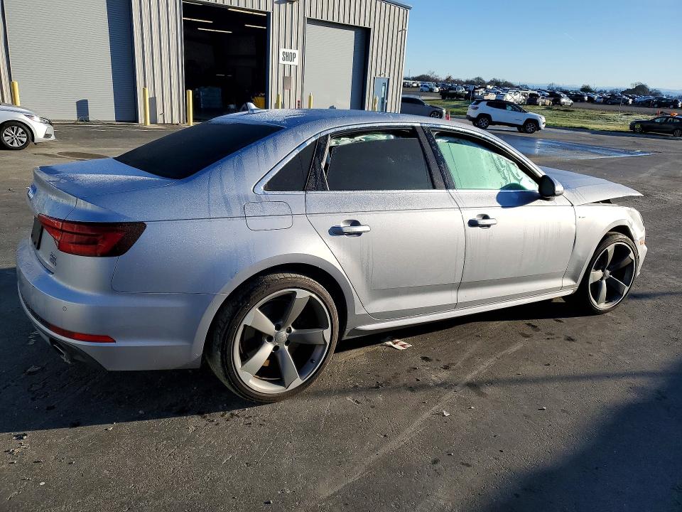 Продажа на аукционе авто 2018 Audi A4, vin: WAUENAF42JA152183, номер лота: 78094065