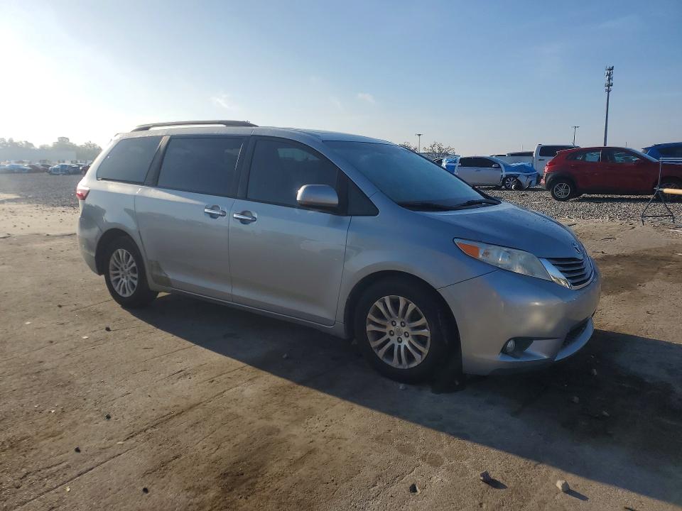 Продажа на аукционе авто 2015 Toyota Sienna, vin: 5TDYK3DCXFS532445, номер лота: 78294475