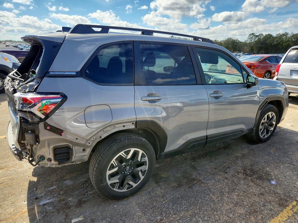 Продажа на аукционе авто 2025 Subaru Forester, vin: JF2SLDDC5SH430365, номер лота: 76723405