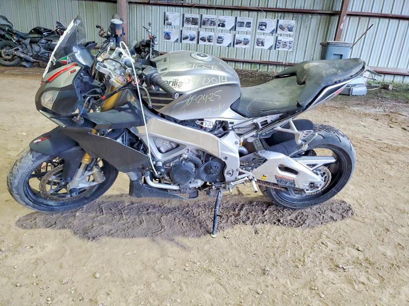73636335 :رقم المزاد ، ZD4TYU009GS000014 vin ، 2016 Aprilia Tuono V4 1 مزاد بيع