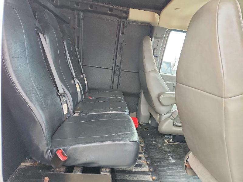 77182155 :رقم المزاد ، 1GCWGBFG4L1273317 vin ، 2020 Chevrolet Express 25 مزاد بيع