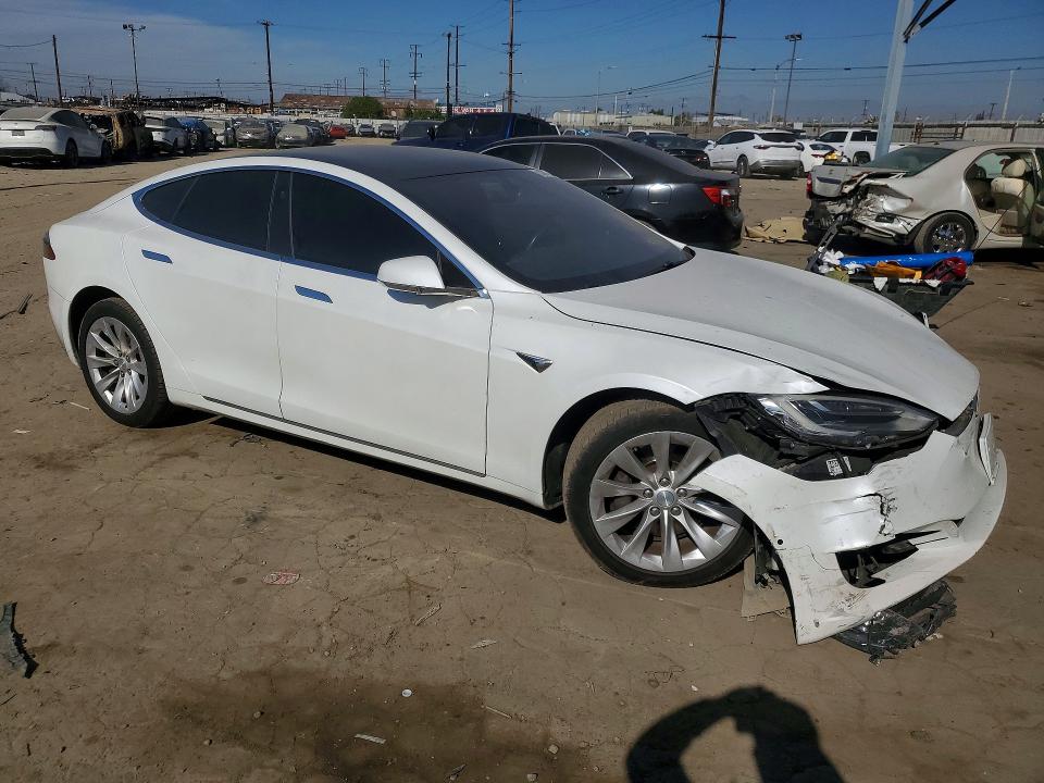 76388105 :رقم المزاد ، 5YJSA1E26KF347925 vin ، 2019 Tesla Model S مزاد بيع