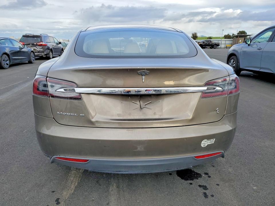 77673085 :رقم المزاد ، 5YJSA1S11FF100457 vin ، 2015 Tesla Model S مزاد بيع