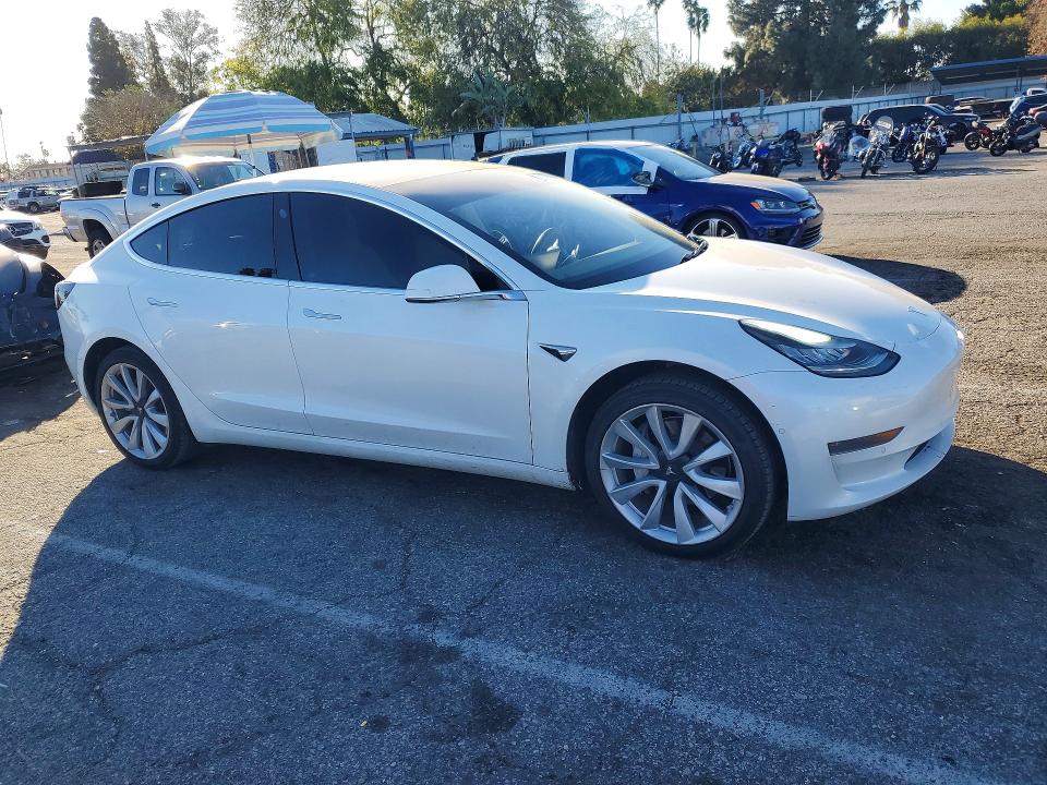 Продажа на аукционе авто 2019 Tesla Model 3, vin: 5YJ3E1EAXKF486892, номер лота: 75620925