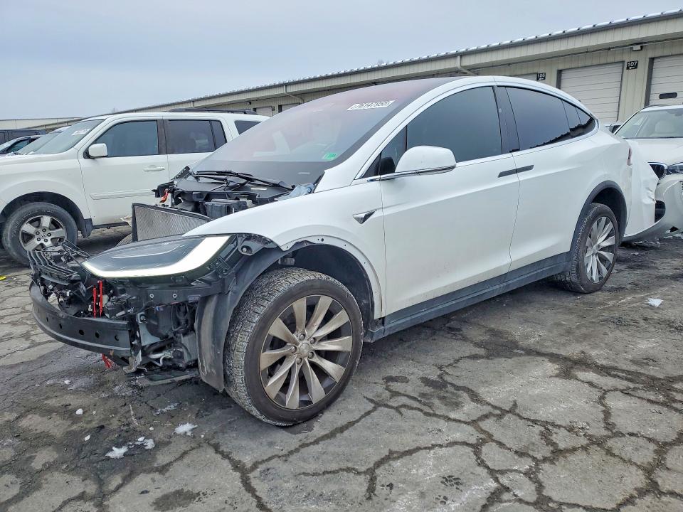 Продажа на аукционе авто 2019 Tesla Model X, vin: 5YJXCDE21KF196090, номер лота: 76147955