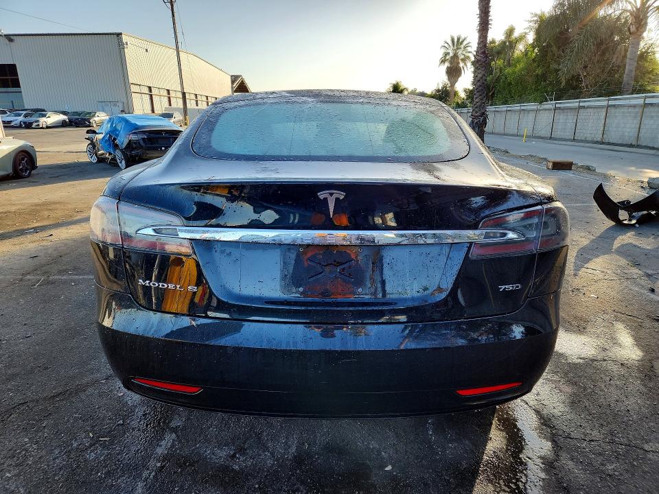 47138986 :رقم المزاد ، 5YJSA1E28HF198667 vin ، 2017 Tesla Model S مزاد بيع