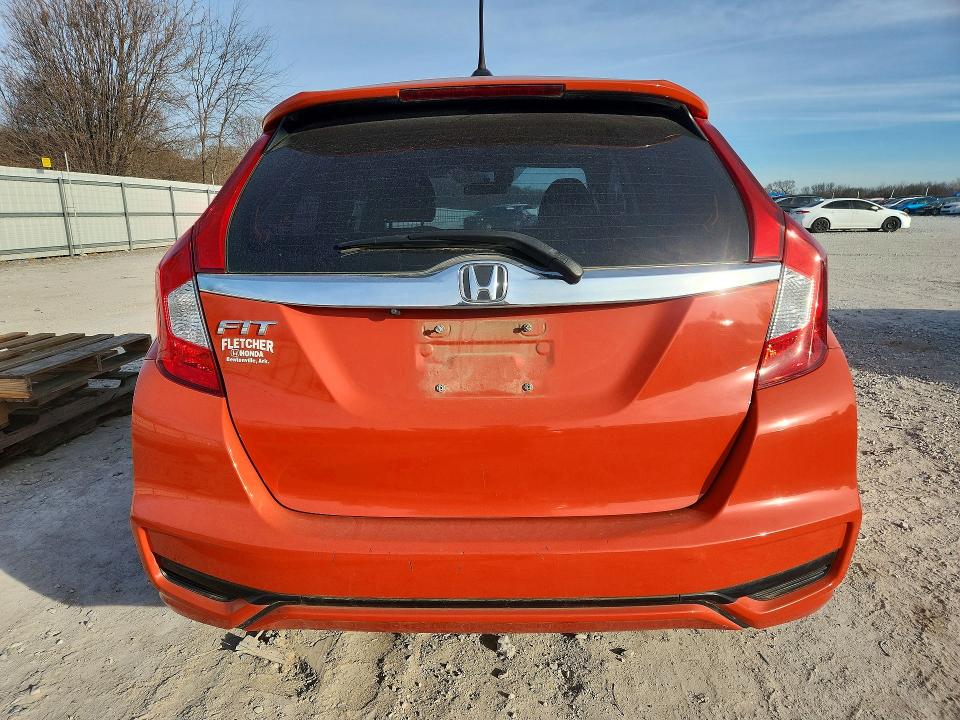76254355 :رقم المزاد ، 3HGGK5H89JM702950 vin ، 2018 Honda Fit مزاد بيع