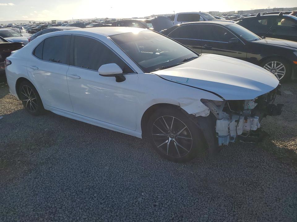 Продажа на аукционе авто 2021 Toyota Camry, vin: 4T1G11AKXMU471097, номер лота: 77520195
