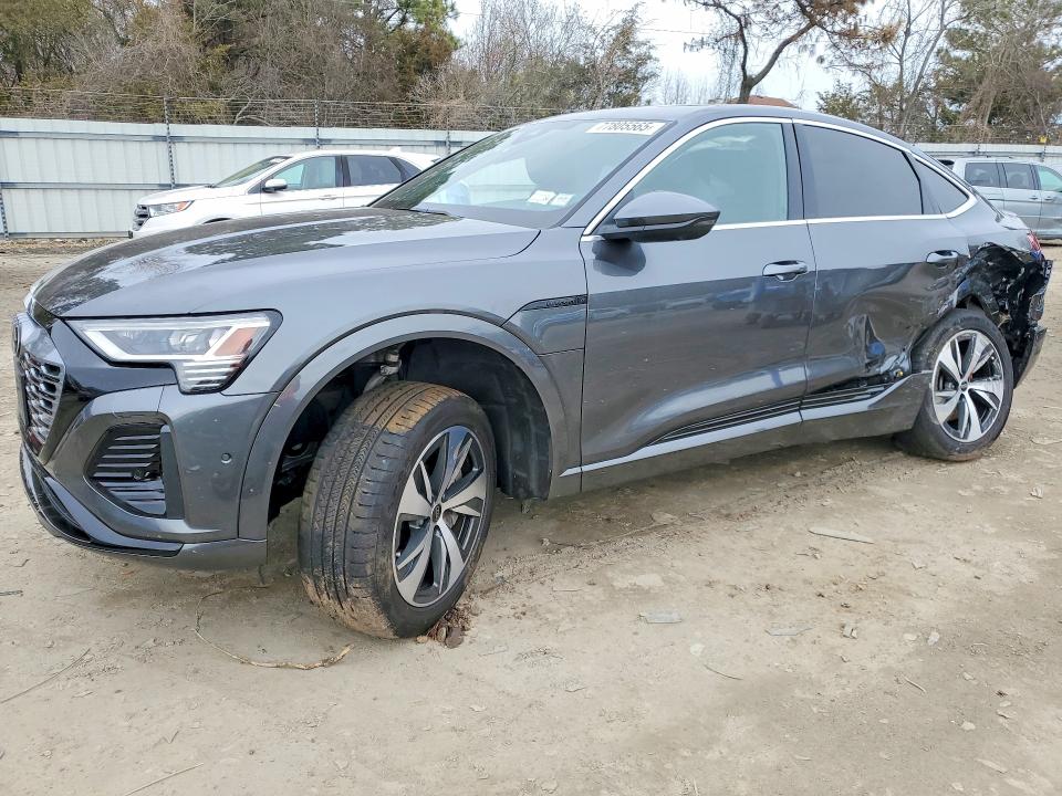 77805565 :رقم المزاد ، WA1CABGE3RB055738 vin ، 2024 Audi Q8 E-tron مزاد بيع