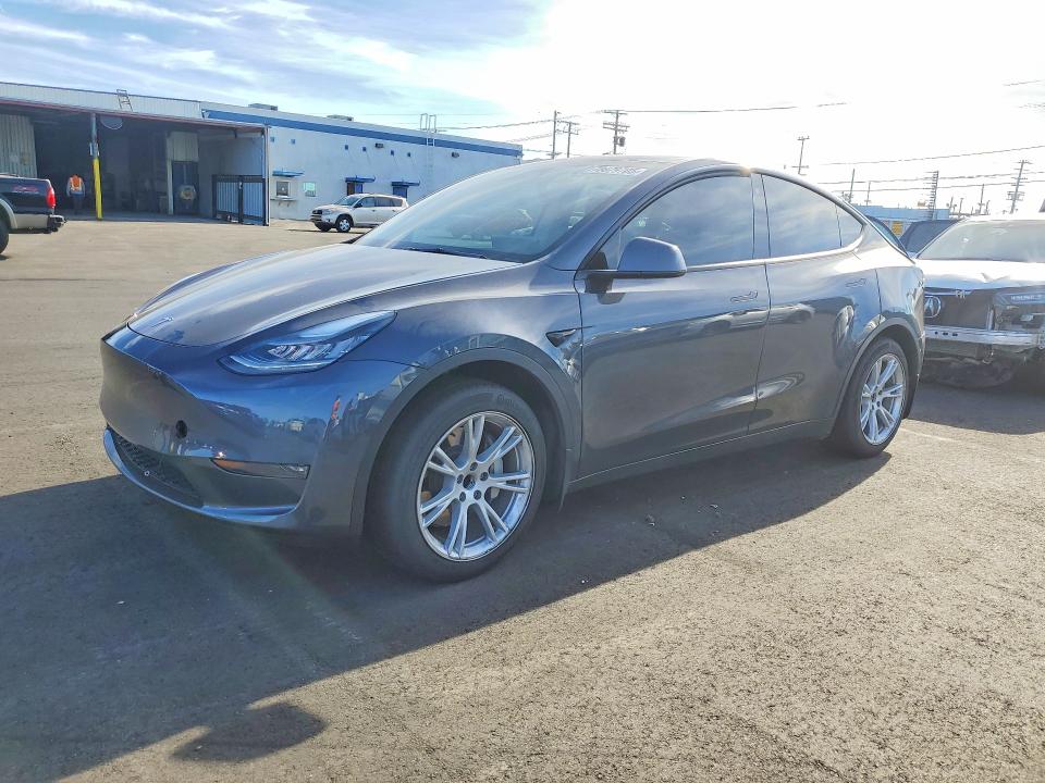 2021 Tesla Model Y მანქანა იყიდება აუქციონზე, vin: 5YJYGAED2MF135925, აუქციონის ნომერი: 78679705