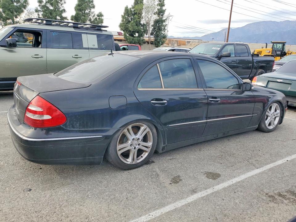 76397985 :رقم المزاد ، WDBUF70J75A706030 vin ، 2005 Mercedes-benz E مزاد بيع