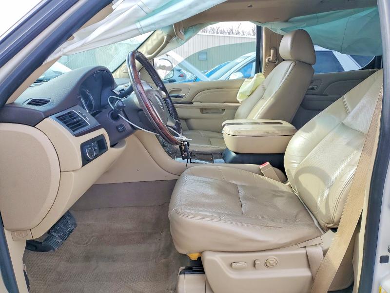 2010 Cadillac Escalade მანქანა იყიდება აუქციონზე, vin: 1GYUKJEF8AR209184, აუქციონის ნომერი: 75797985