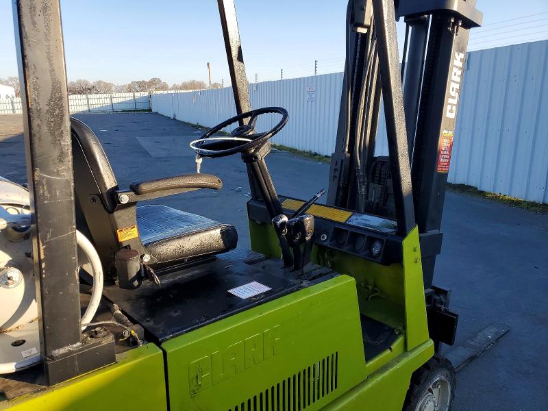 74396355 :رقم المزاد ، G12704027645K0F vin ، 1990 Clark Forklift Gcs17s مزاد بيع