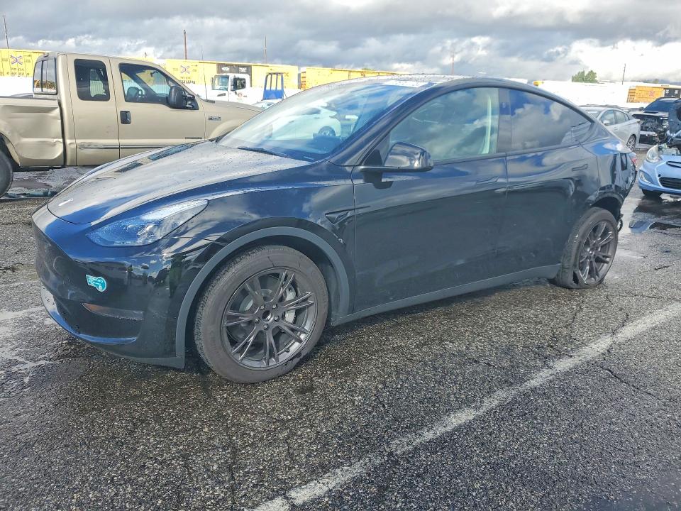 2025 Tesla Model Y მანქანა იყიდება აუქციონზე, vin: 7SAYGDED2SF321014, აუქციონის ნომერი: 77570175