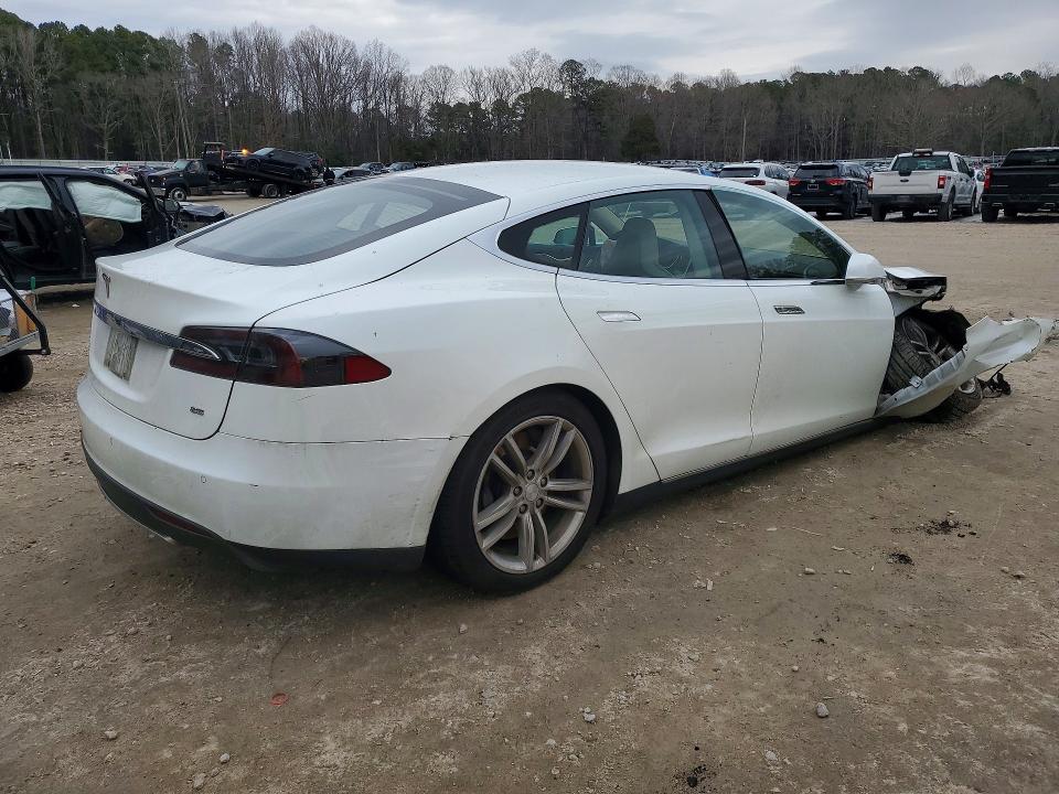 76027545 :رقم المزاد ، 5YJSA1H1XEFP44870 vin ، 2014 Tesla Model S مزاد بيع