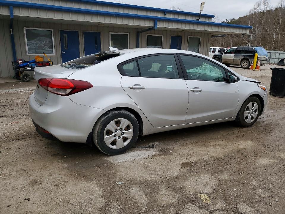2018 Kia Forte მანქანა იყიდება აუქციონზე, vin: 3KPFL4A70JE212281, აუქციონის ნომერი: 75940705