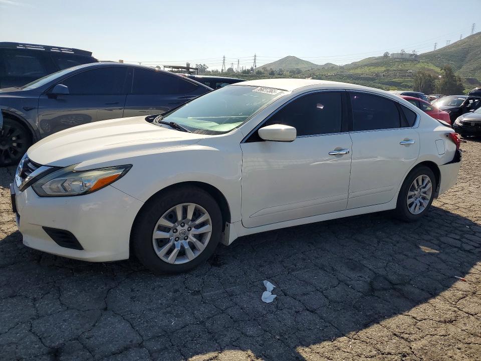 2017 Nissan Altima მანქანა იყიდება აუქციონზე, vin: 1N4AL3APXHN320178, აუქციონის ნომერი: 76827365
