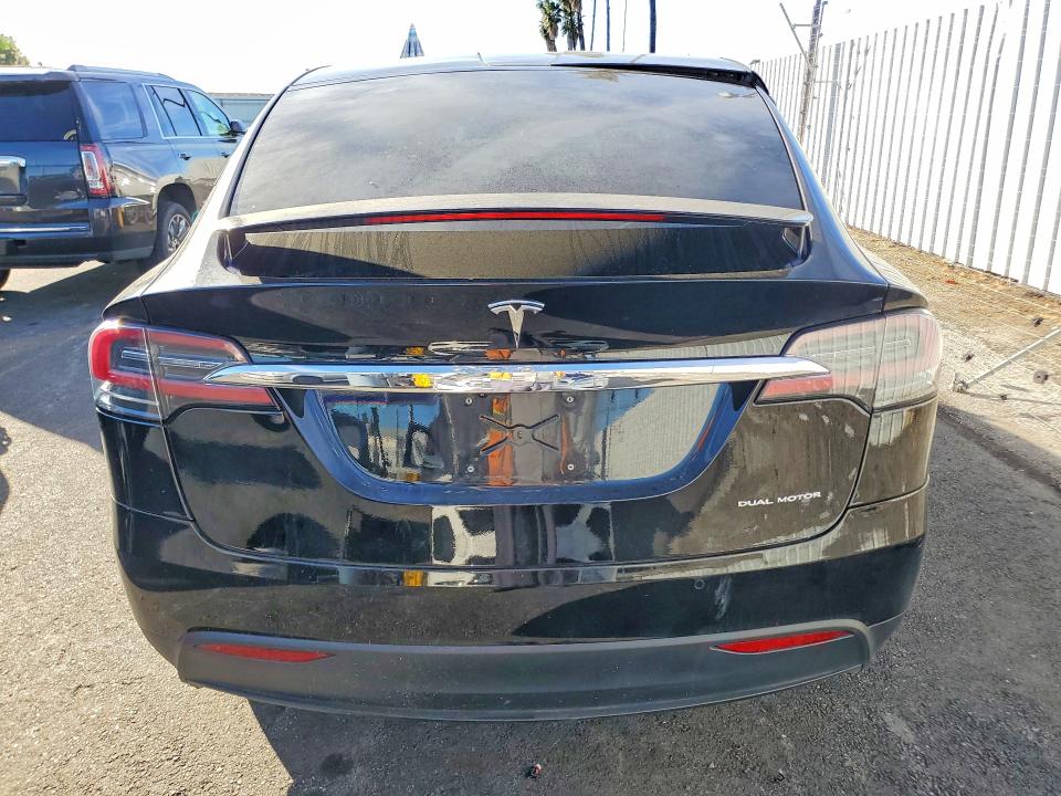 77247405 :رقم المزاد ، 5YJXCDE26LF263834 vin ، 2020 Tesla Model X مزاد بيع
