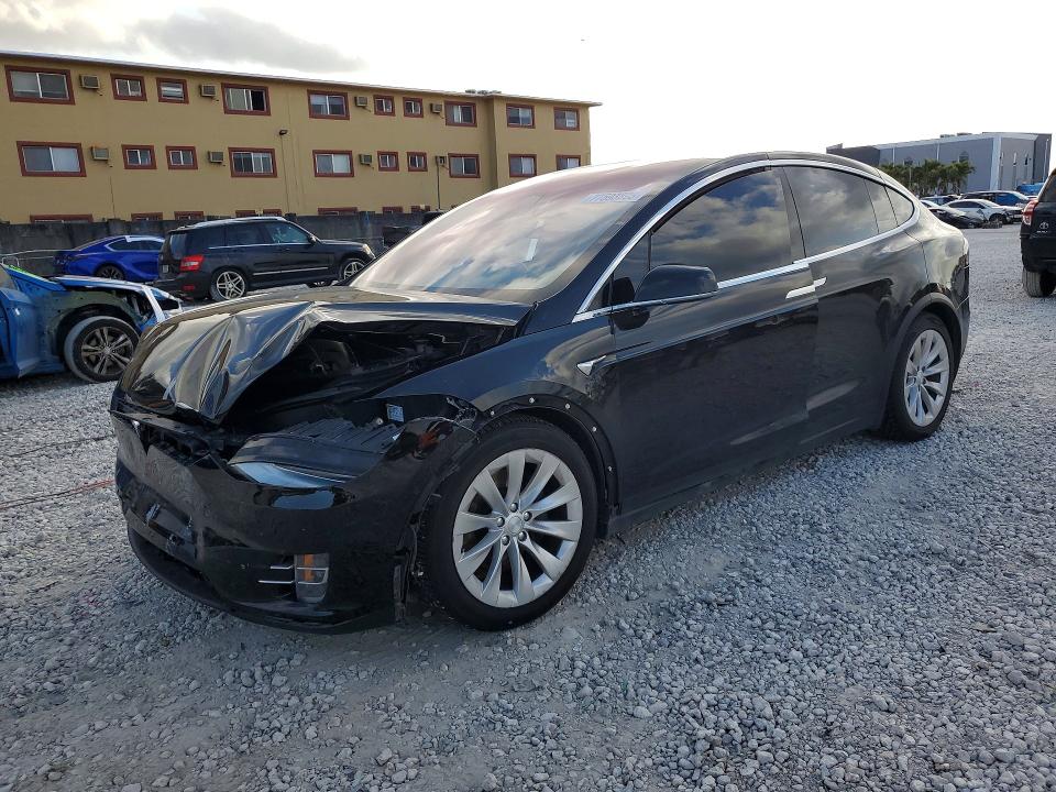77593895 :رقم المزاد ، 5YJXCBE28KF184359 vin ، 2019 Tesla Model X مزاد بيع
