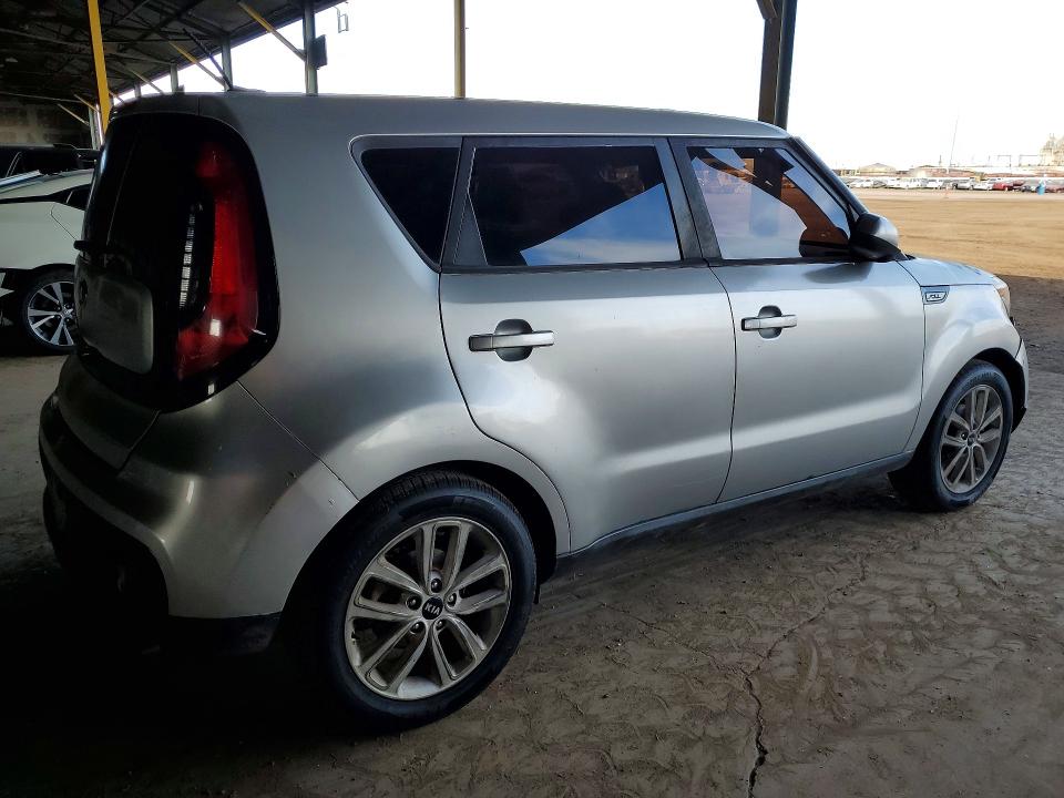 2017 Kia Soul მანქანა იყიდება აუქციონზე, vin: KNDJP3A52H7448688, აუქციონის ნომერი: 76809425