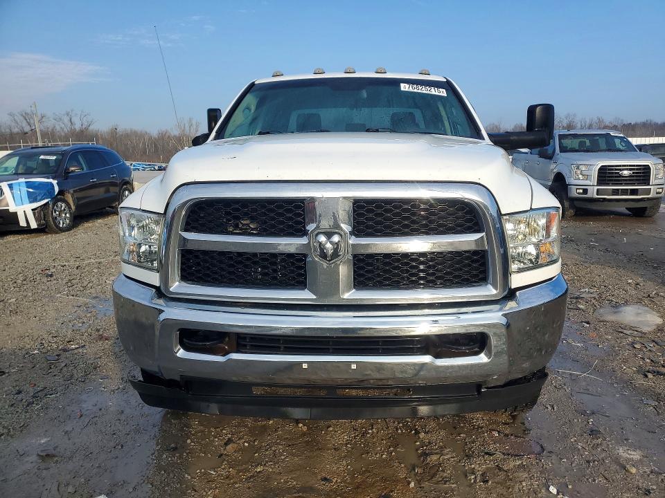 76825215 :رقم المزاد ، 3C6UR5HJ9JG425321 vin ، 2018 Ram 2500 مزاد بيع