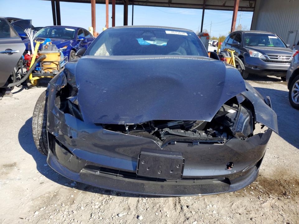 76738185 :رقم المزاد ، 5YJSA1E5XSF551377 vin ، 2025 Tesla Model S مزاد بيع