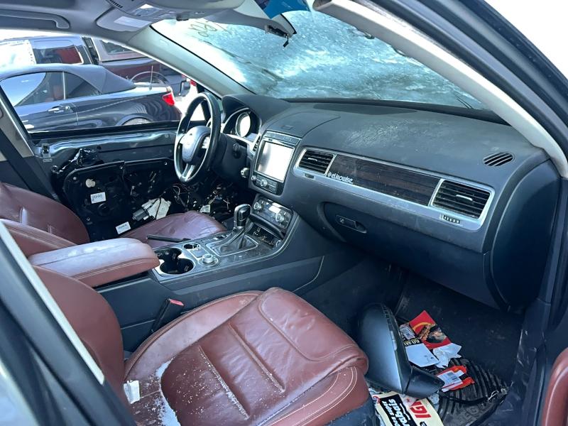 78541285 :رقم المزاد ، WVGEP9BP4FD003318 vin ، 2015 Volkswagen Touareg مزاد بيع