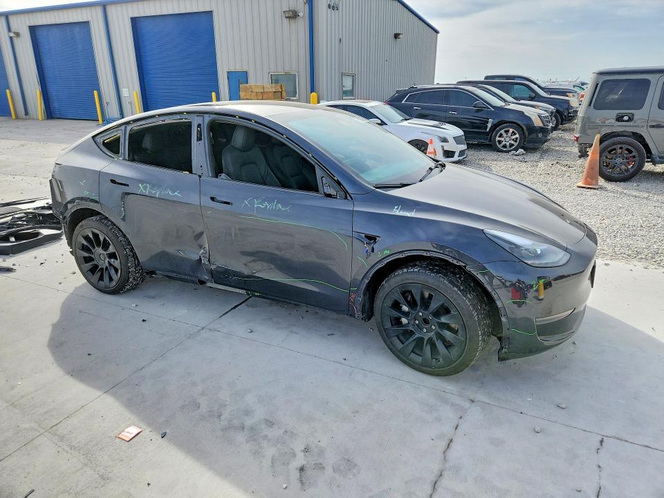 2024 Tesla Model Y მანქანა იყიდება აუქციონზე, vin: 7SAYGDEDXRF037897, აუქციონის ნომერი: 77627875