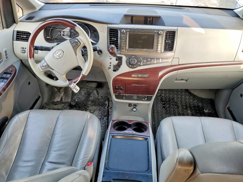 76533715 :رقم المزاد ، 5TDDK3DCXBS009628 vin ، 2011 Toyota Sienna مزاد بيع