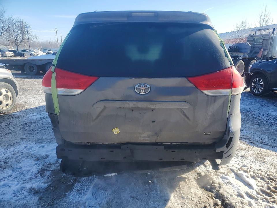 77367595 :رقم المزاد ، 5TDKK3DC9DS389457 vin ، 2013 Toyota Sienna مزاد بيع
