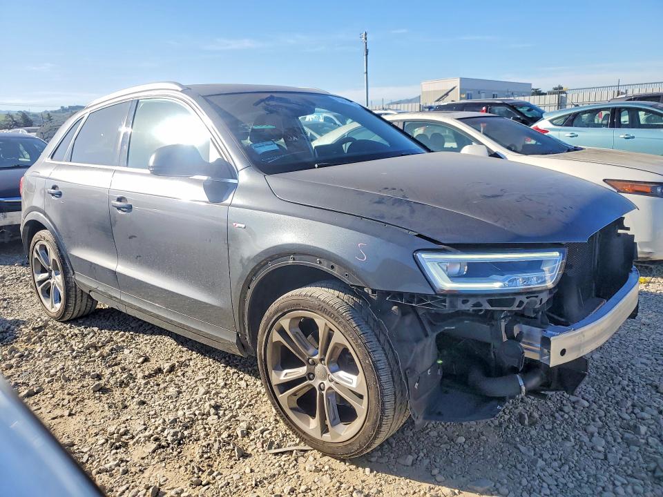 75640505 :رقم المزاد ، WA1HCCFS0JR003959 vin ، 2018 Audi Q3 مزاد بيع