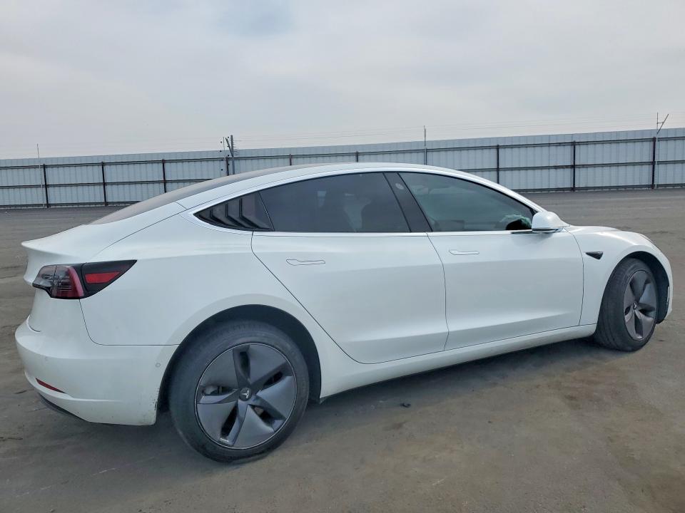 76462545 :رقم المزاد ، 5YJ3E1EA6JF076881 vin ، 2018 Tesla Model 3 مزاد بيع