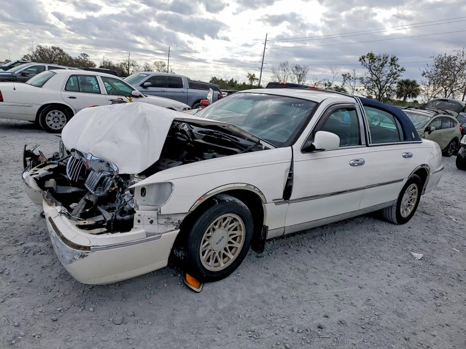 1999 Lincoln Town Car მანქანა იყიდება აუქციონზე, vin: 1LNHM82W9XY648290, აუქციონის ნომერი: 49892986