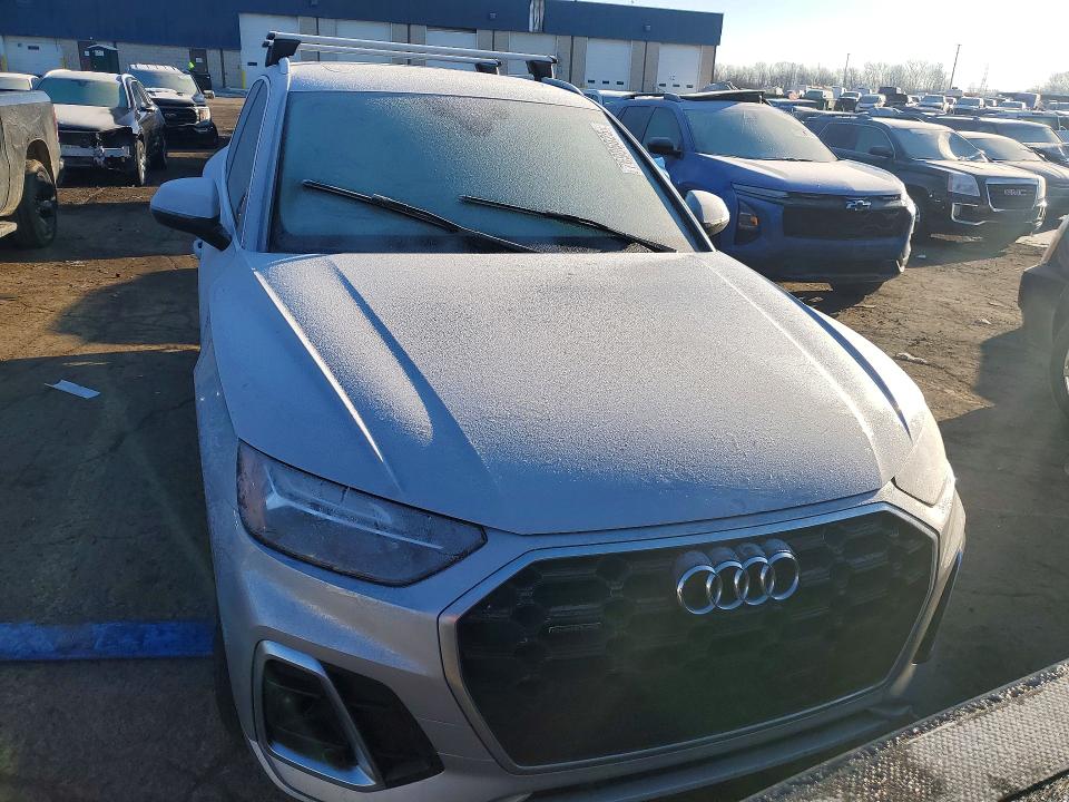 76986025 :رقم المزاد ، WA1EAAFY4N2100291 vin ، 2022 Audi Q5 مزاد بيع