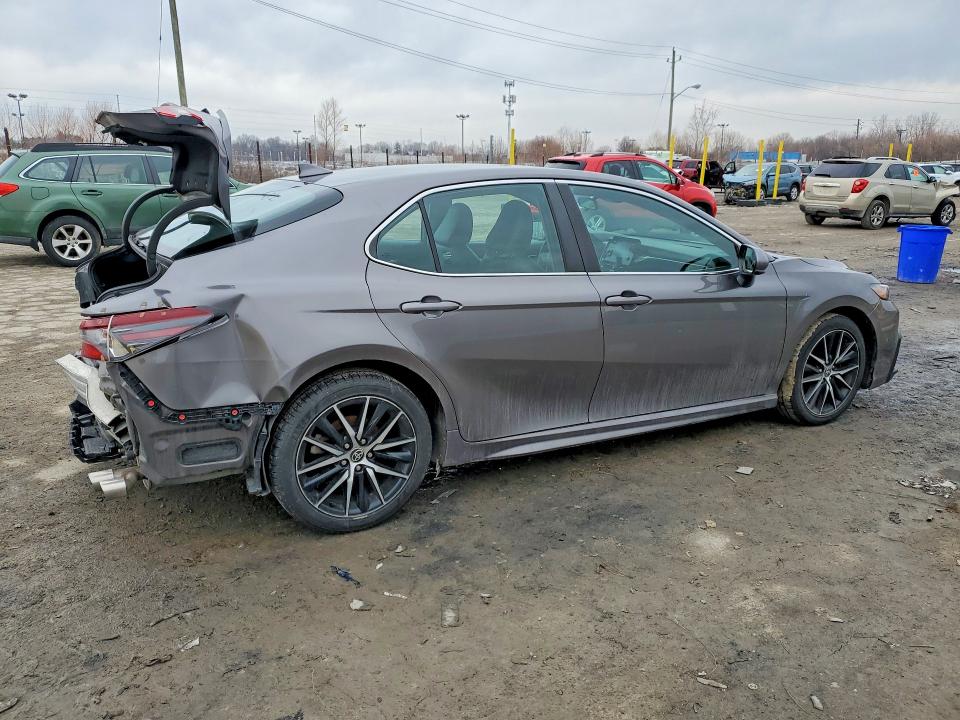 77597755 :رقم المزاد ، 4T1G11AK3MU520947 vin ، 2021 Toyota Camry مزاد بيع