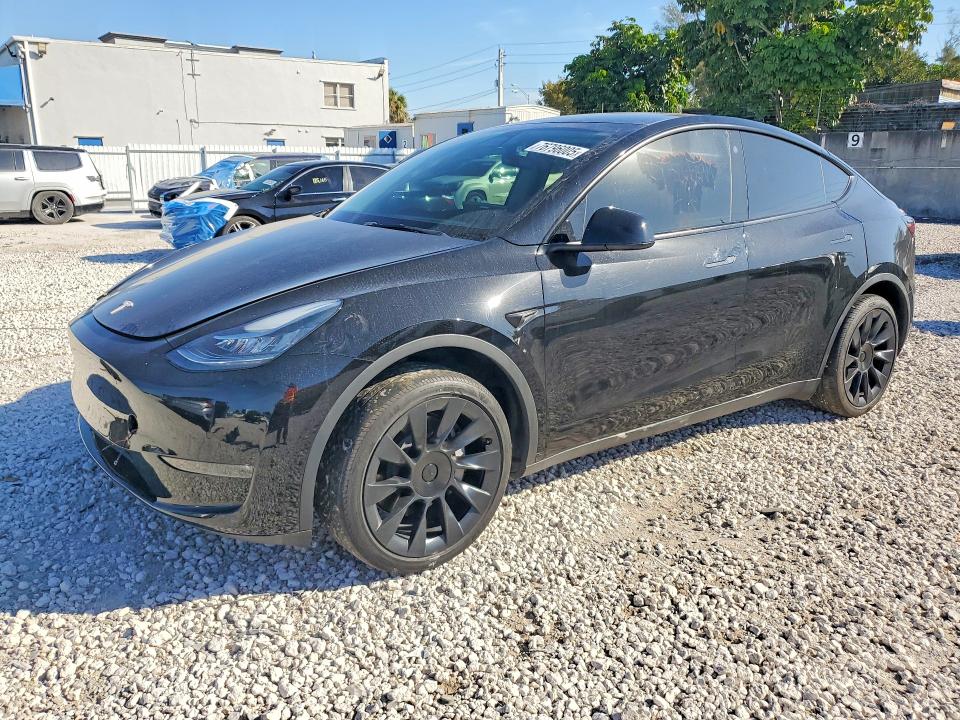 76796005 :رقم المزاد ، 7SAYGDEE4NA006323 vin ، 2022 Tesla Model Y مزاد بيع