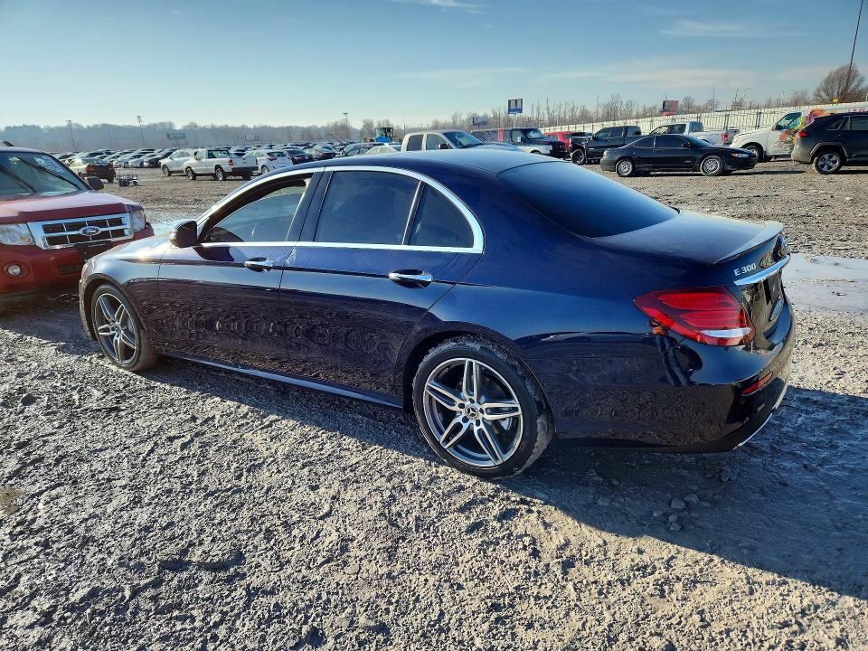 76830485 :رقم المزاد ، WDDZF4KB4JA400317 vin ، 2018 Mercedes-benz E مزاد بيع