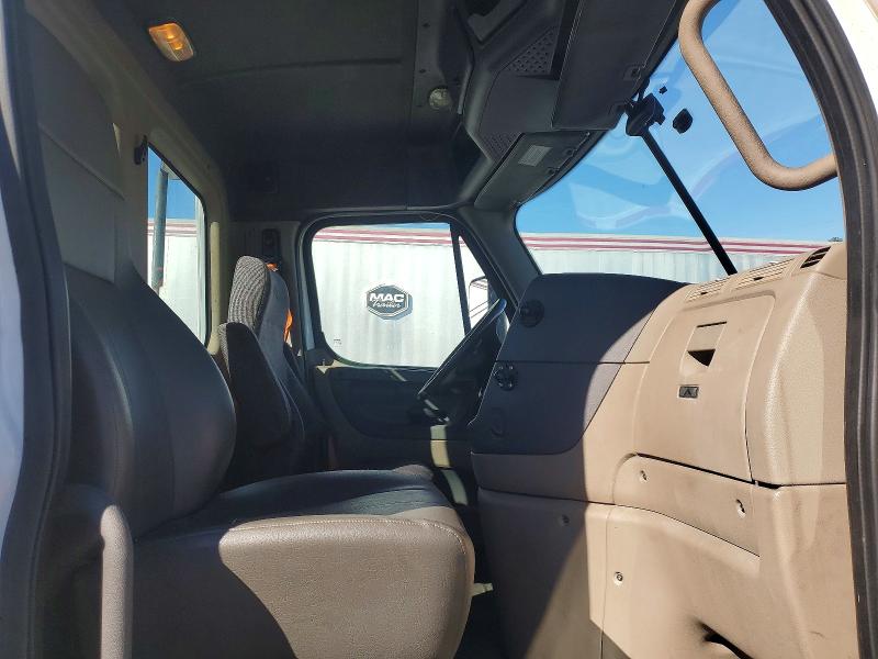 77429365 :رقم المزاد ، 1FUBGEDV7GLHC5750 vin ، 2016 Freightliner Cascadia 1 مزاد بيع
