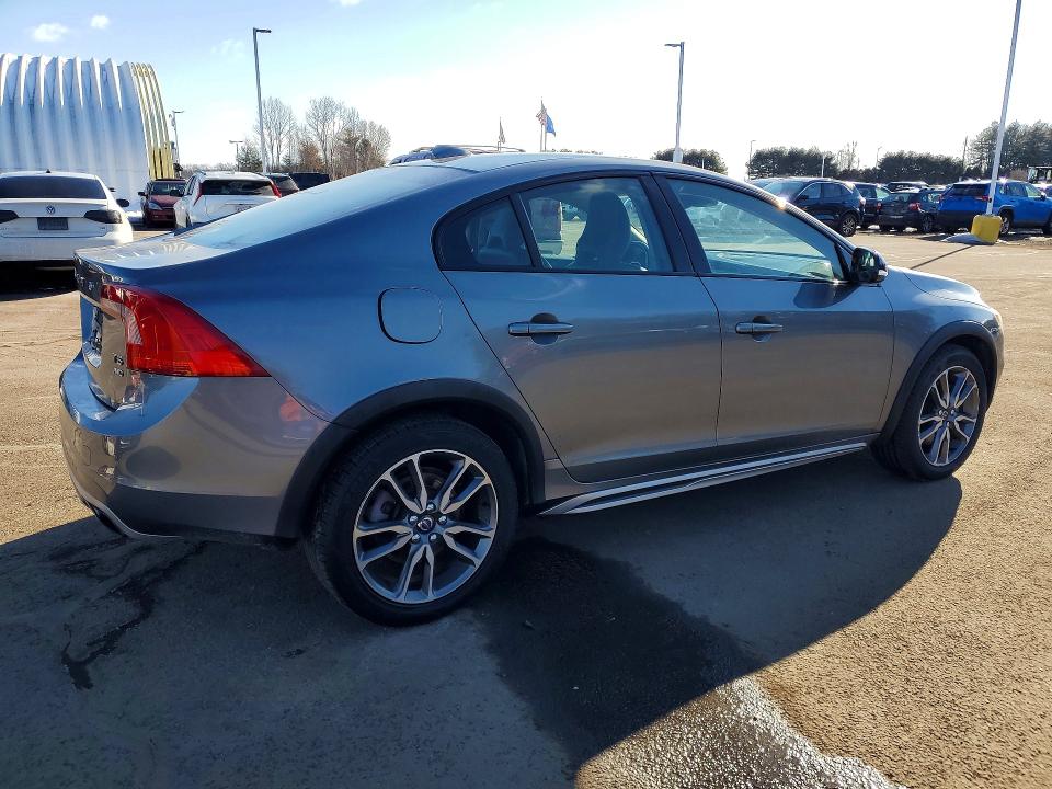 2016 Volvo S60 Cross მანქანა იყიდება აუქციონზე, vin: YV4612UM1G2000732, აუქციონის ნომერი: 77351035