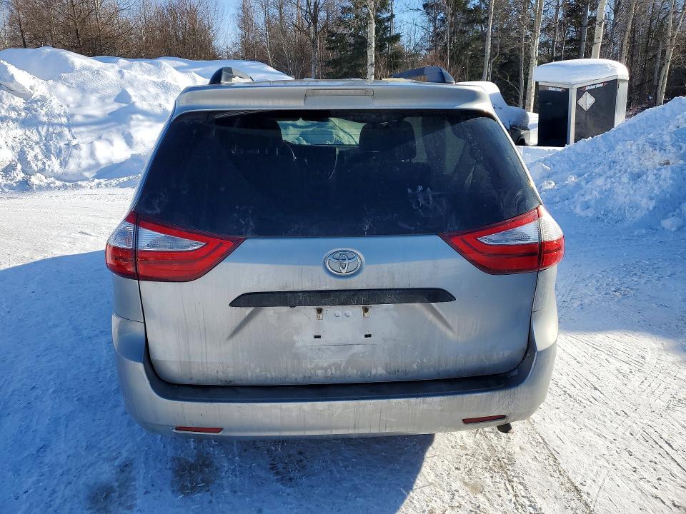 2015 Toyota Sienna მანქანა იყიდება აუქციონზე, vin: 5TDZK3DC4FS595626, აუქციონის ნომერი: 77204995