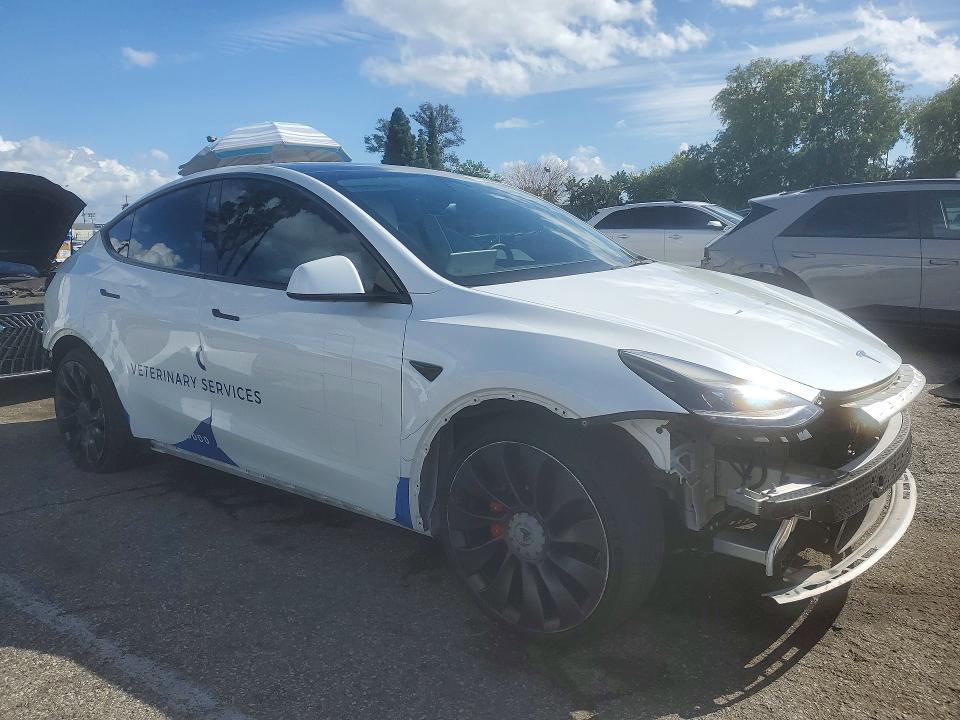 76283865 :رقم المزاد ، 7SAYGDEF5NF336922 vin ، 2022 Tesla Model Y مزاد بيع