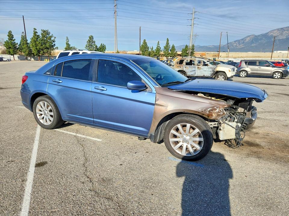 76659805 :رقم المزاد ، 1C3BC1FB2BN592963 vin ، 2011 Chrysler 200 مزاد بيع