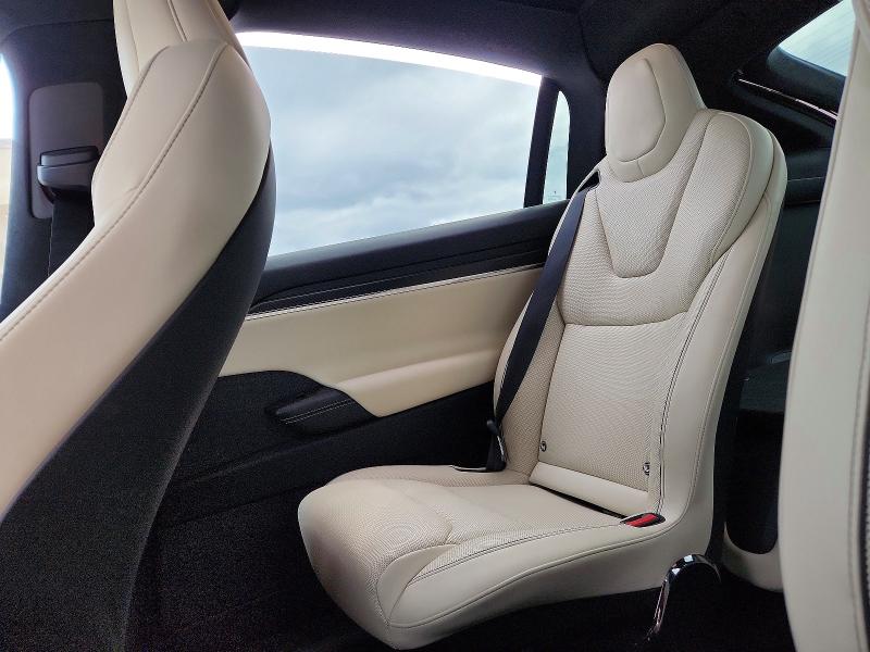 75915925 :رقم المزاد ، 7SAXCBE60NF345071 vin ، 2022 Tesla Model X مزاد بيع