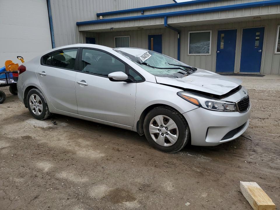 2018 Kia Forte მანქანა იყიდება აუქციონზე, vin: 3KPFL4A70JE212281, აუქციონის ნომერი: 75940705
