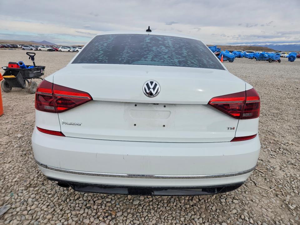 Продаж на аукціоні авто 2018 Volkswagen Passat, vin: 1VWAA7A32JC008858, номер лоту: 77520535